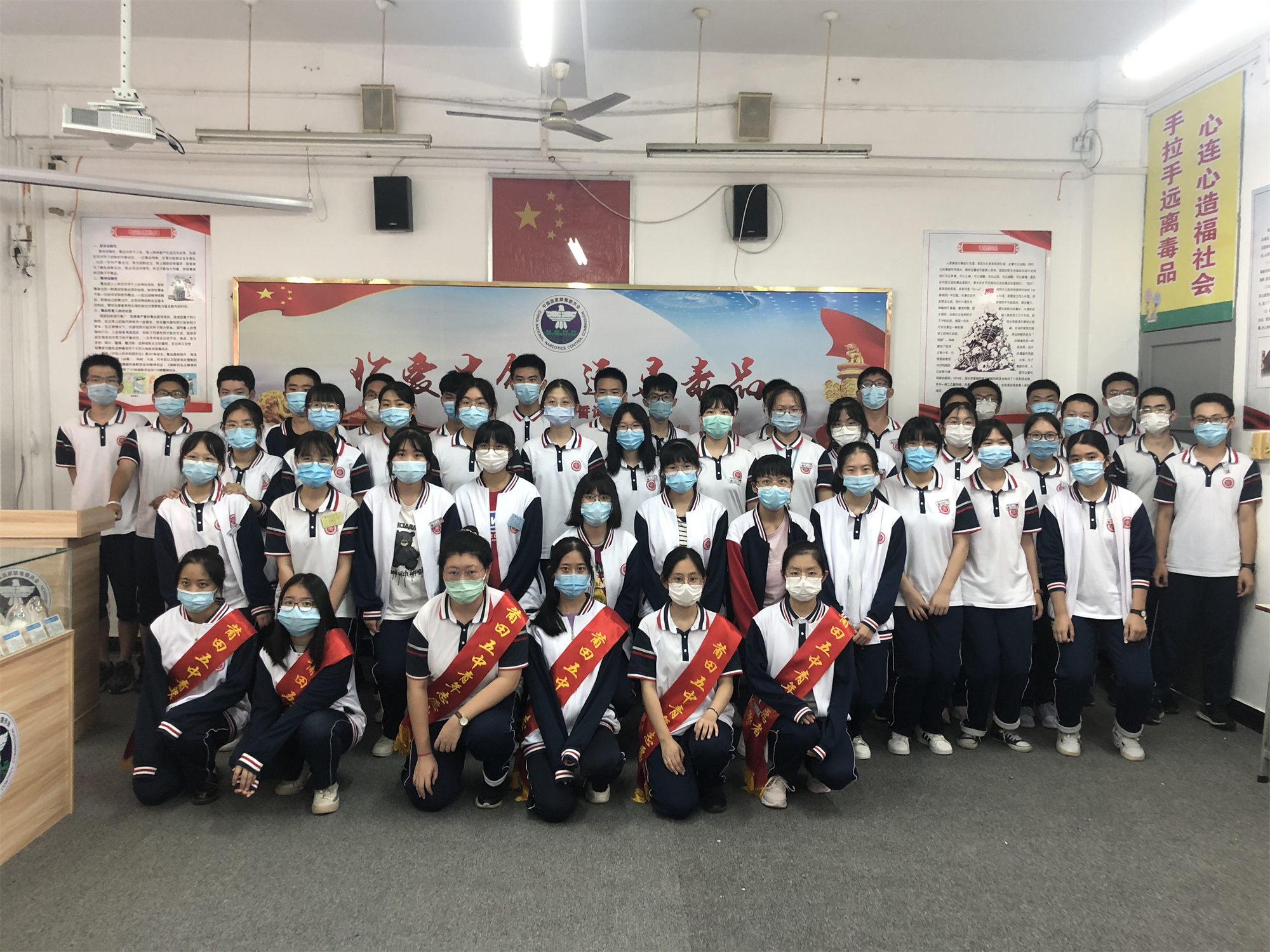 参观禁毒宣教室.JPG